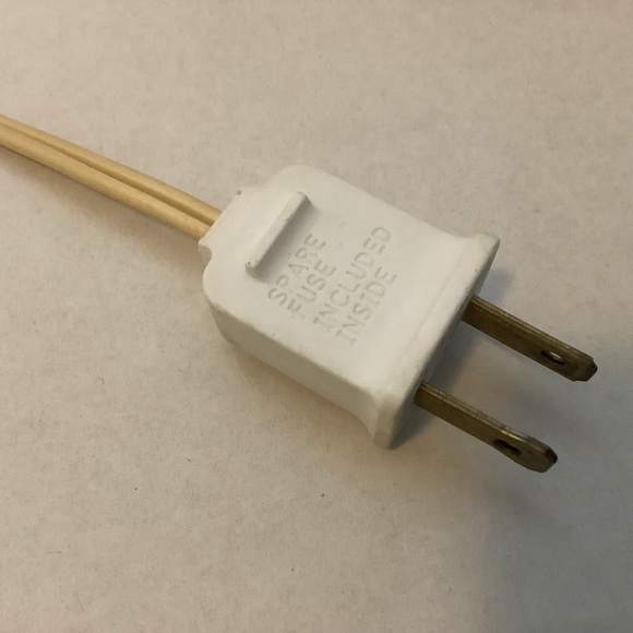 Vintage Electric Plug-In Drip Candolier Plastic Christmas Candle (Single) w/Bulb - Picture 6 of 16